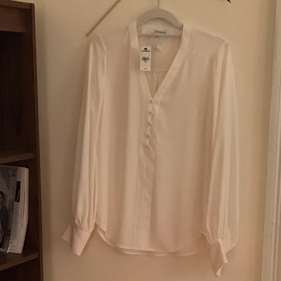 Beautiful billowing egg shell white top by EXPRESS - Picture 2 of 2